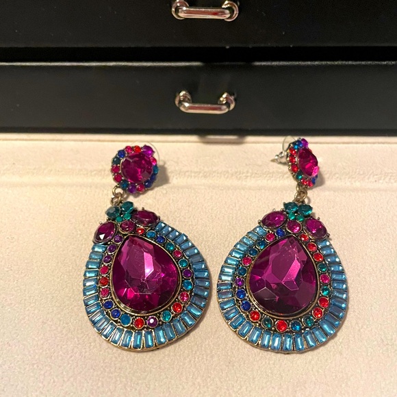 Jewelry - Costume Jewelry